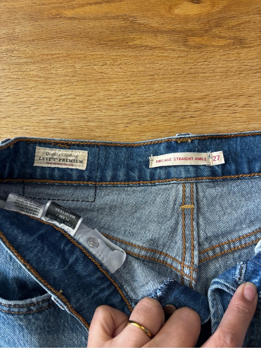 4/$20 Levi's Medium Blue Straight Ankle Jeans - Picture 3 of 4
